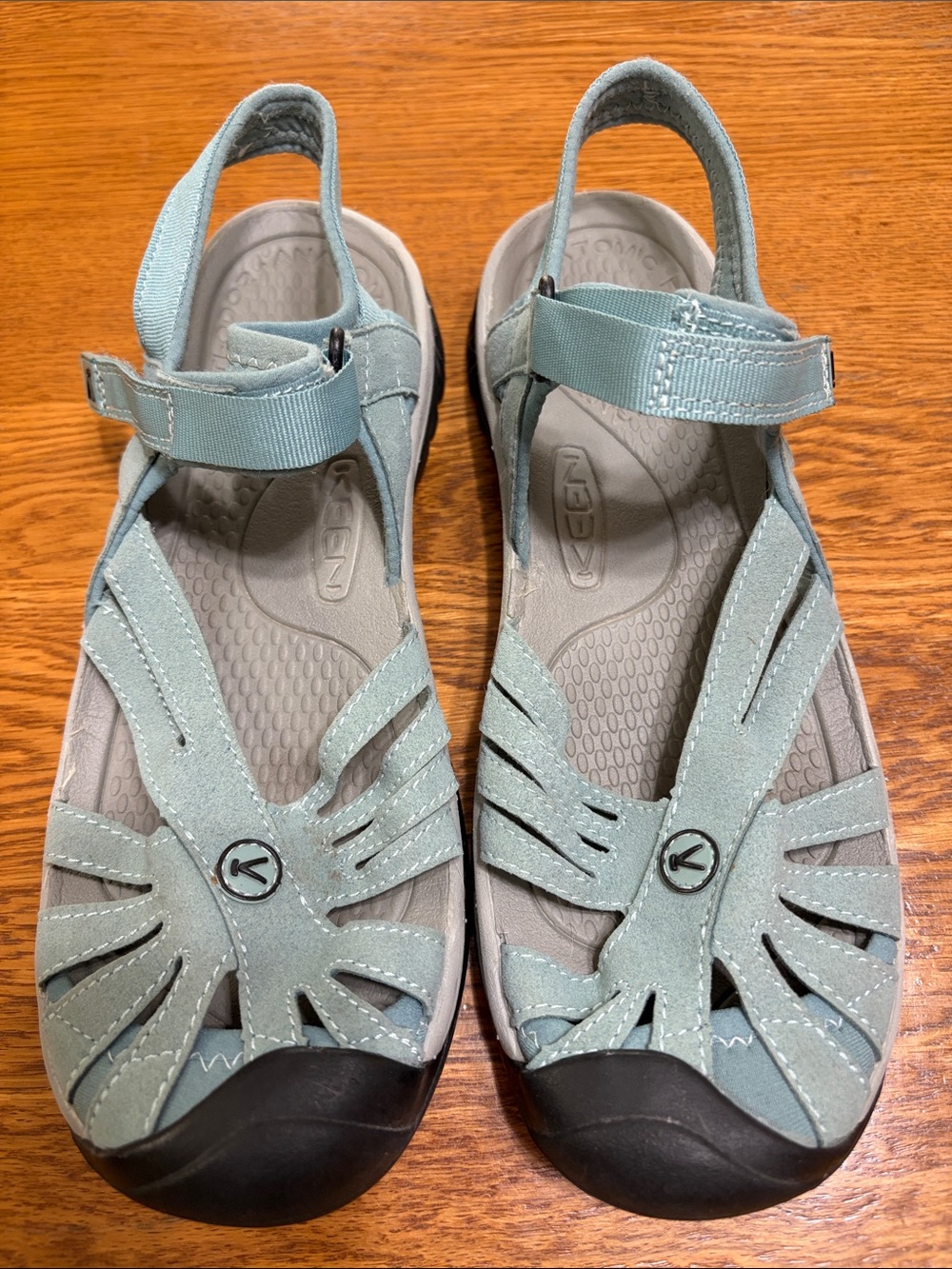 Women’s keen Rose hiking sandals in light mint green color size 9.5